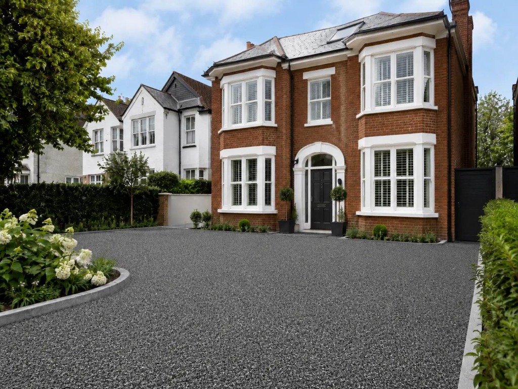 Resin bound driveway installation in Hammersmith by Daltex Resin Experts