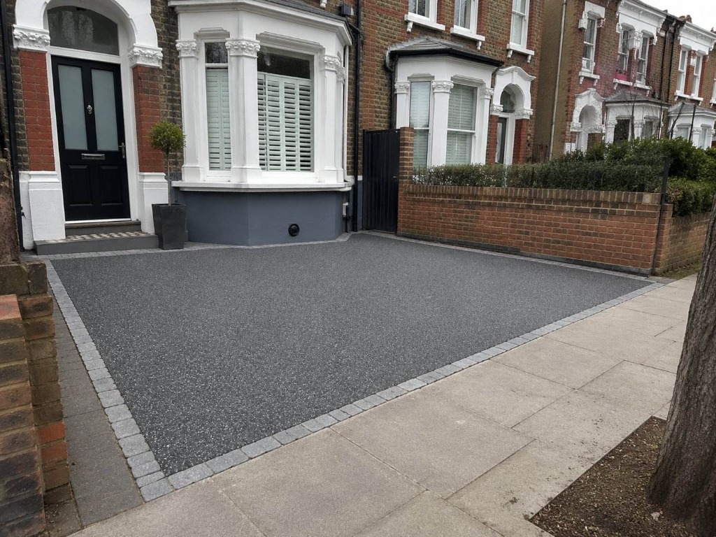 Anthracite resin bound driveway on Victorian terrace property by Daltex Resin Experts
