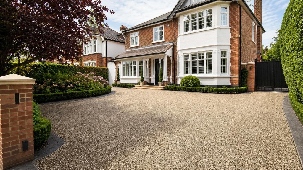 Resin bound driveway in Windsor & Maidenhead by Daltex Resin Experts